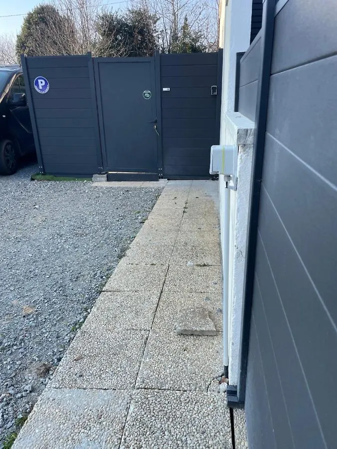 Logement Avec Terrasse Et Parking 콩카르노 0*,